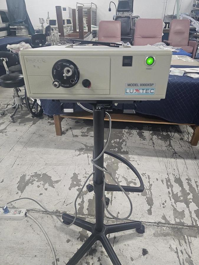 Used Luxtec 9300XSP & 9000 Light Source for Surgical Headlight Qty 5