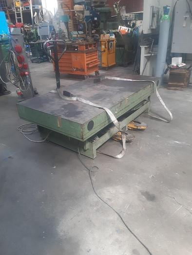 Usato PIATTAFORMA ELEVATRICE PORTATA 1000 KG