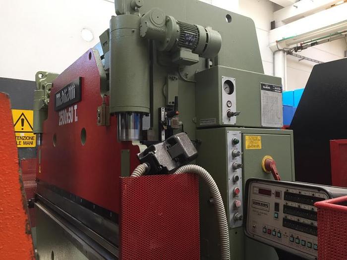 Usato PIEGATRICE MARIANI   IDRAULICA 2500 X  50t