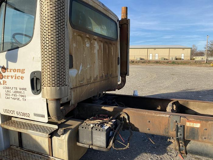 Used 2005 Freightliner Cab chassis