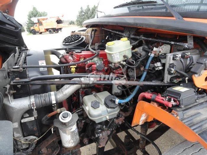 Used 2011 FREIGHTLINER BUSINESS CLASS M2 106