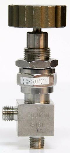 Used Fujikin 316L 6.35 Diameter 710 psi Open Close Flow Valve 1/4'' 2 port 90° (4462