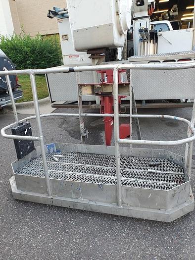 Used 2001 Ford F750 Terex BT3400 Crane Truck - M74771