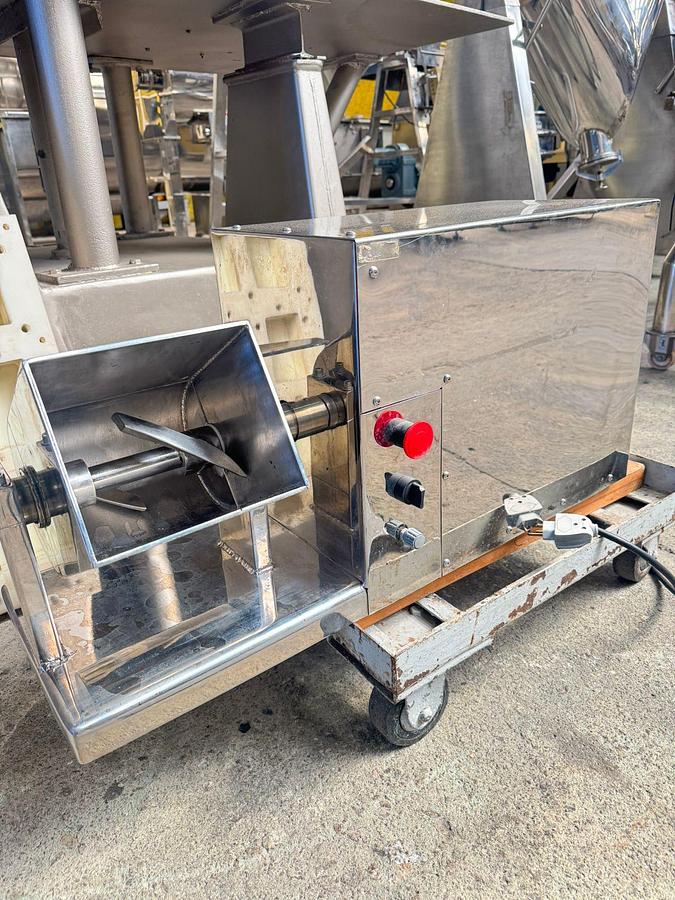Usado Misturador de massa em inox  , cap 5 Lts  - WFA Equipamentos 