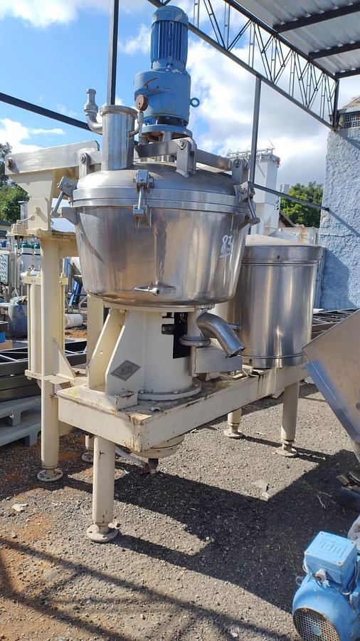 Usado Processador de alimentos tipo Cutter mixer , cap 300 Lts