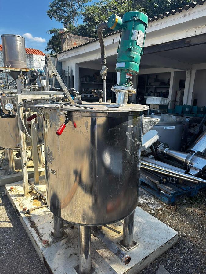 Usado Tanque inox com agitação , cap 300 Lts