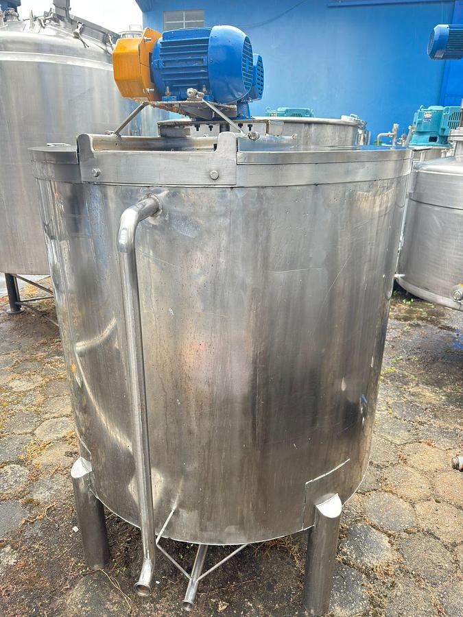 Usado Tanque em aço inox com misturador - cap 1500 Lts