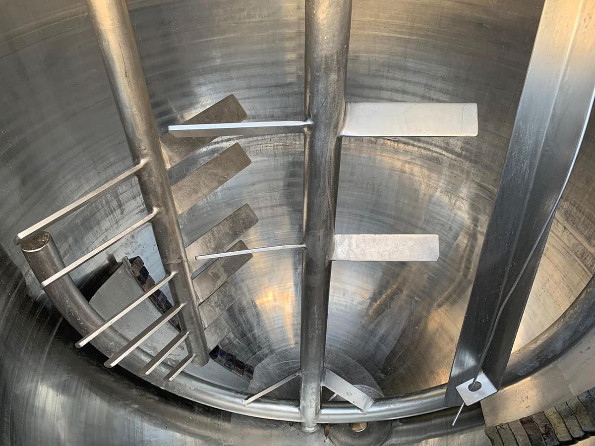 Usado Tanque em aço inox  com agitação e camisa , cap 2500 Lts 
