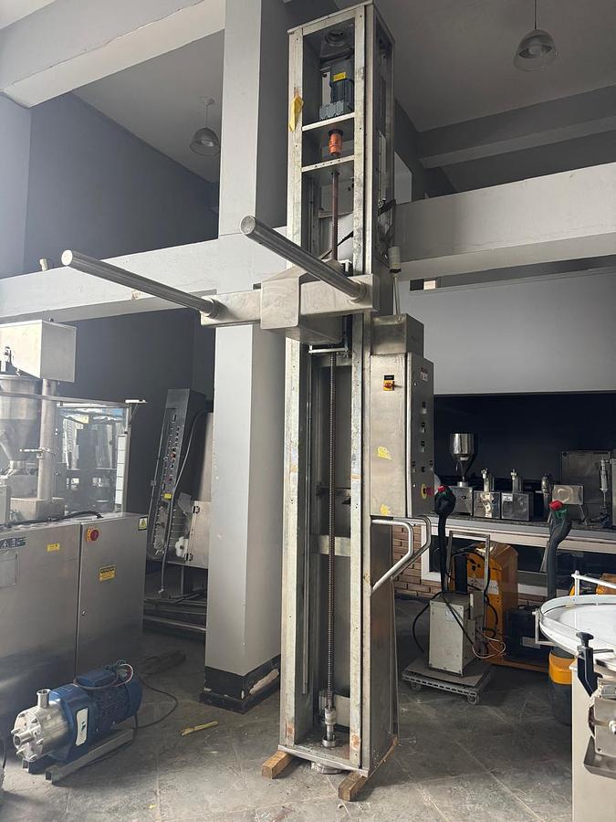 Usado Coluna de elevação de bin - Pharmainox- WFA Equipamentos