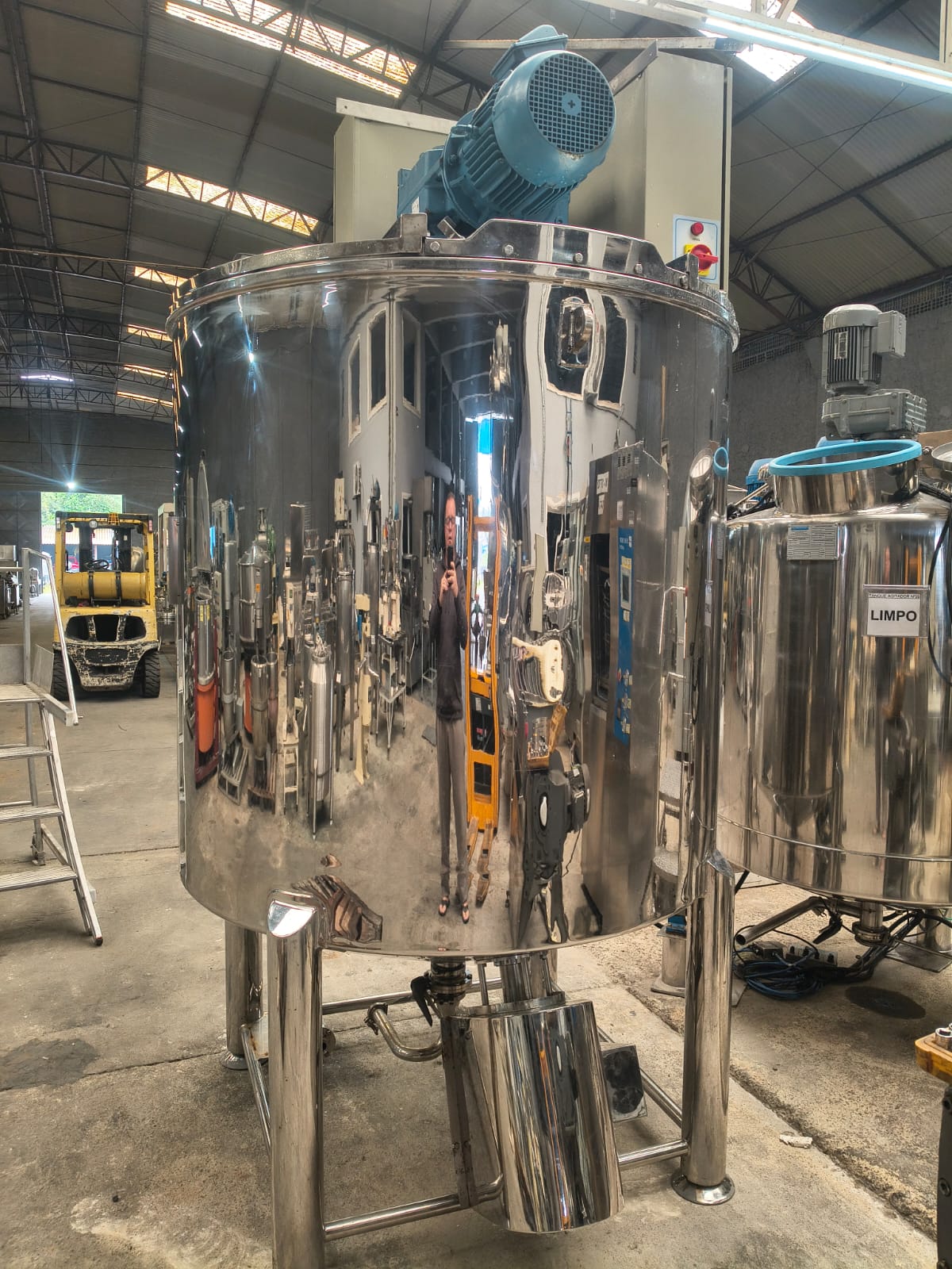 Usado Tanque inox com misturador e turbo, 2.000 Lts - WFA Equipamentos
