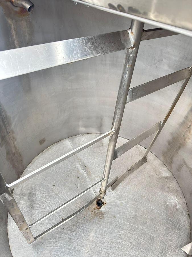 Usado Tanque em aço inox com misturador - cap 1500 Lts