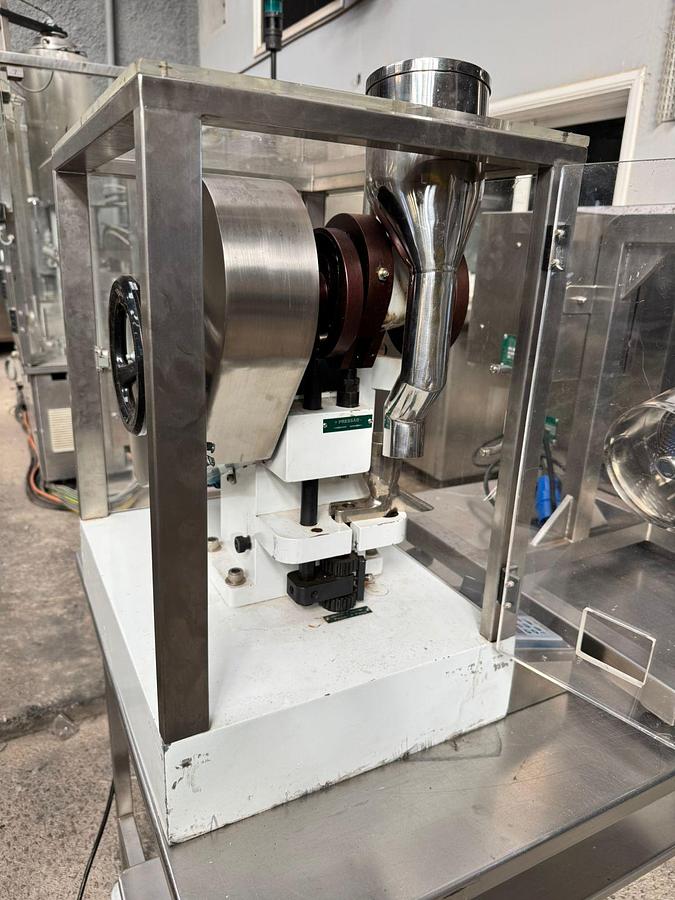 Usado Compressora excentrica monopunção Pica pau - Lemaq 