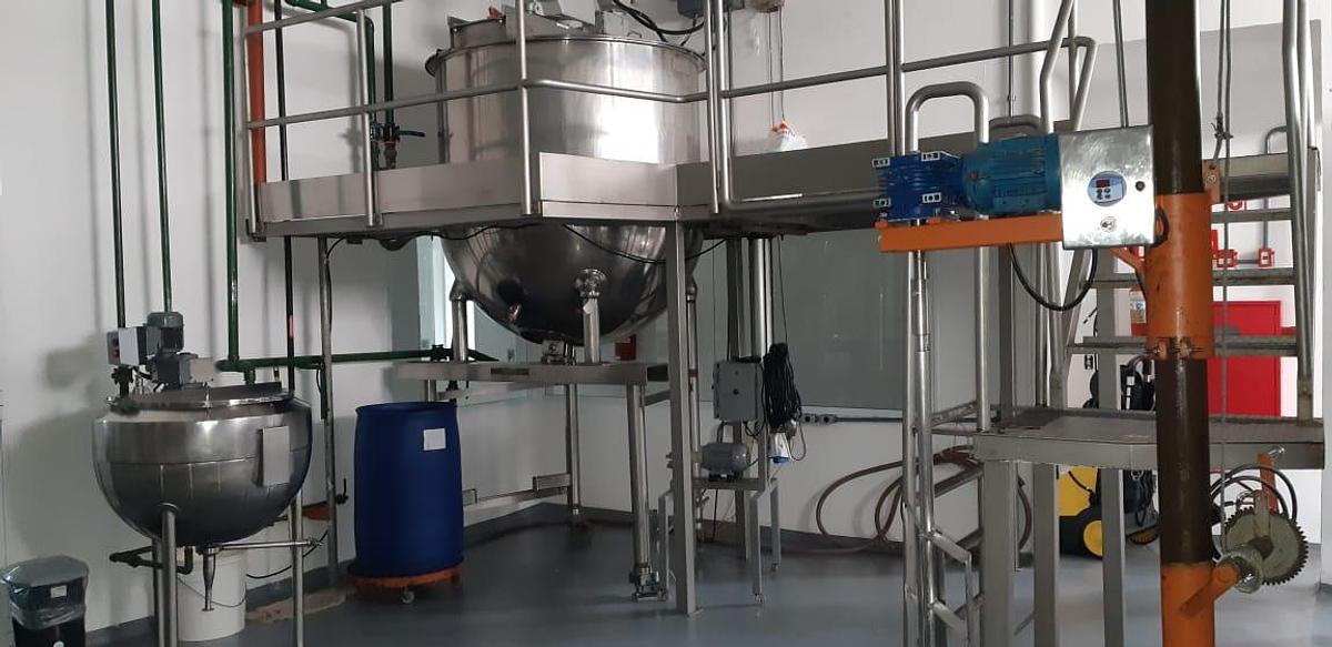 Usado Tanque em aço inox com agitação e camisa , cap 2500 Lts
