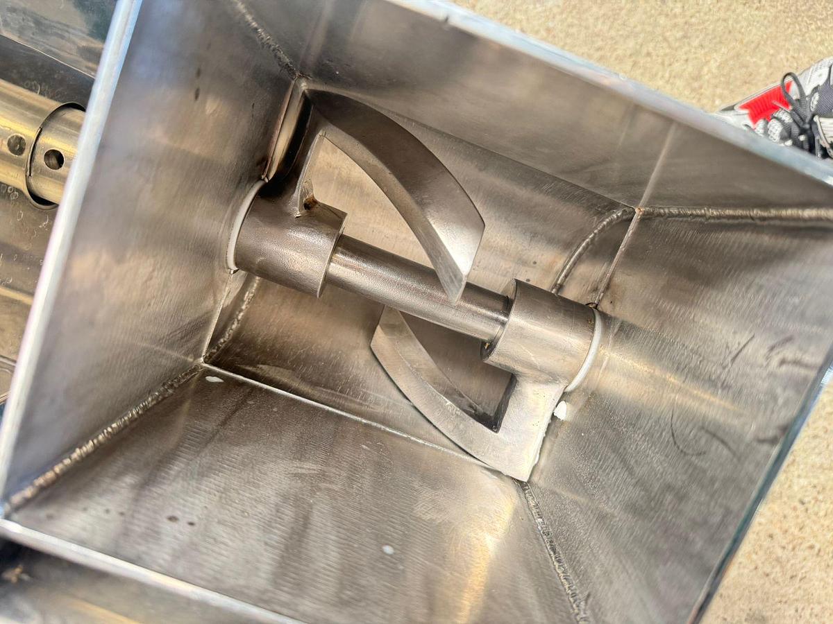 Usado Misturador de massa em inox , cap 5 Lts - WFA Equipamentos