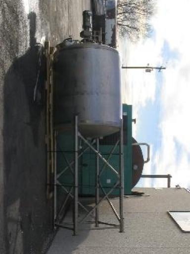 Usado 1000 GALLON MIX TANK WITH LOW FOAM INLET