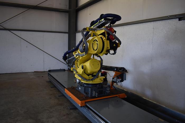 Used Fanuc R-2000ib/125L with 30 ft track, Very Low Hours