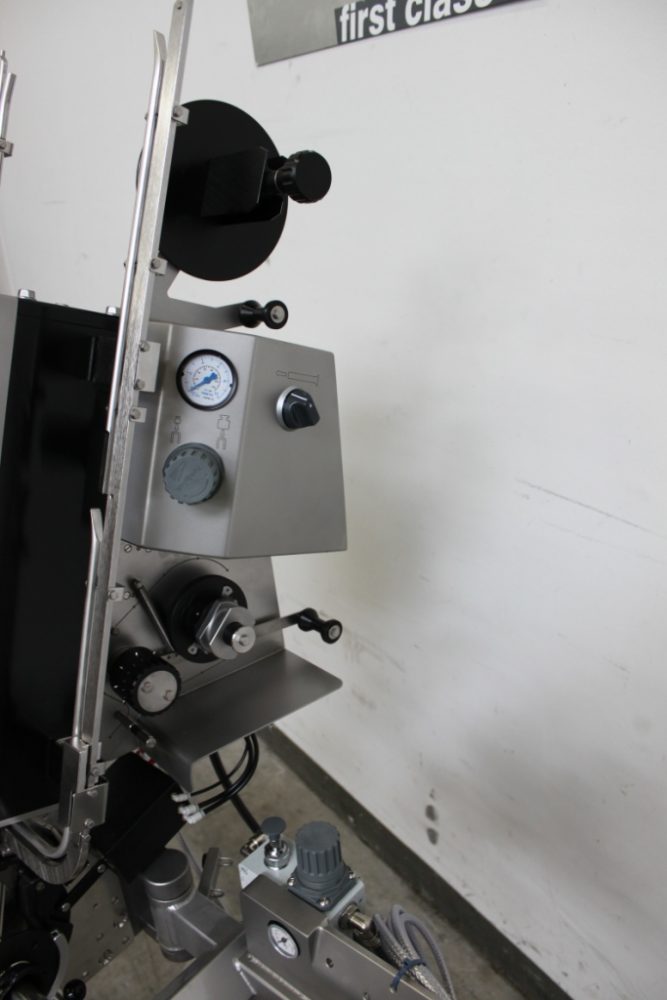 Used Polyclip pdc700 semi automatic double clipper.