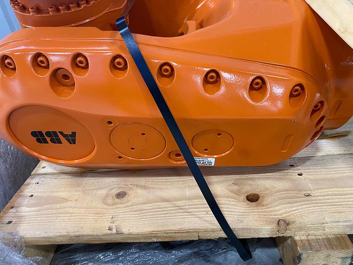 Used ROBOT WRIST IRB6700R/2.6-200 ROBOT ARM (New)