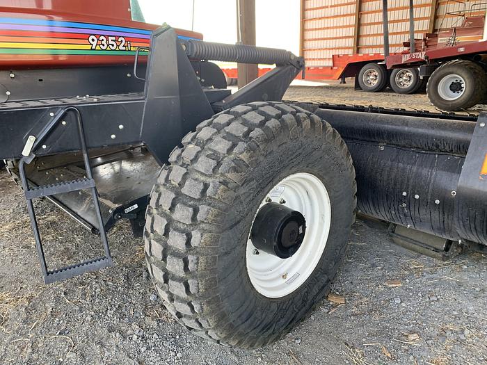 Used 2006 Macdon 9352i Windrower w/ 14' Sickle Head ***Excellent Condition***