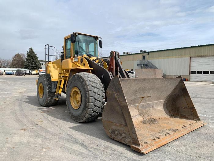 Used 2005 VOLVO L220E