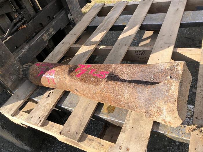 Used 7-7/8" X 25" Chisel Style Drill Bit 2.25x3.25 Thread for Cable Tool