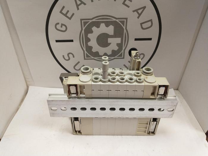 Used SMC SV1A00-5FU - SV1100-5FU Solenoid Valves with air Manifold GH201