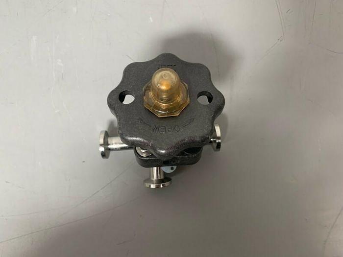 Used ITT Pure-Flo .5-316L-RA20MAX-CWP150 3-way Diaphragm Valve w/ 1/2" Sanitary Fit