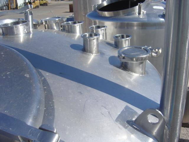 Refurbished 600 GALLON MIX TANK WITH DUAL TOP MANWAYS