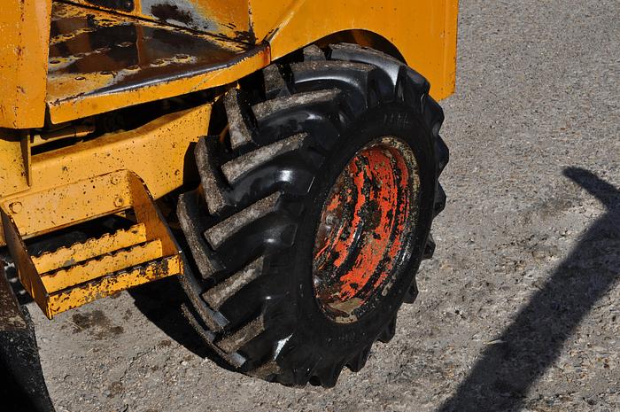 Used 2006 THWAITES 1 TONNE SWIVEL