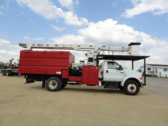 Used 2011 versalift V0270E