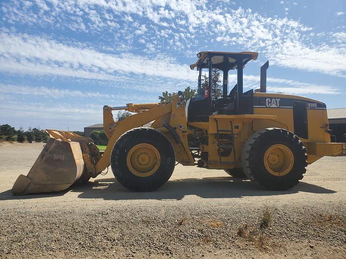 Used 2004 CAT 938G