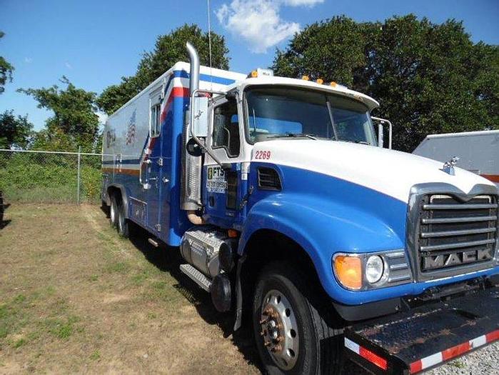 Used 2005 Mack Wireline