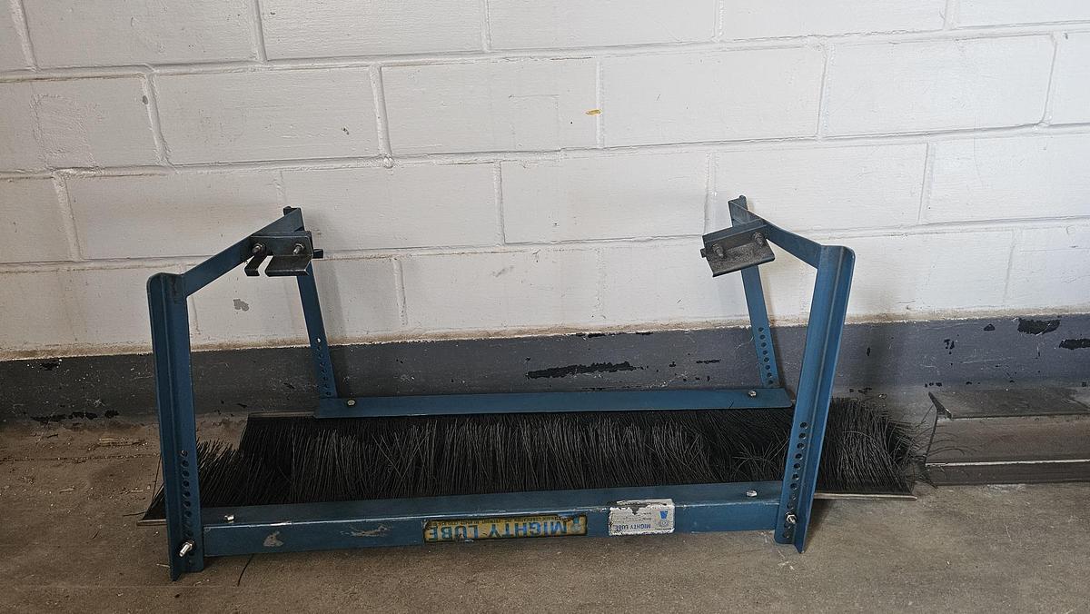 Used Mighty Lube Lubricator - X458