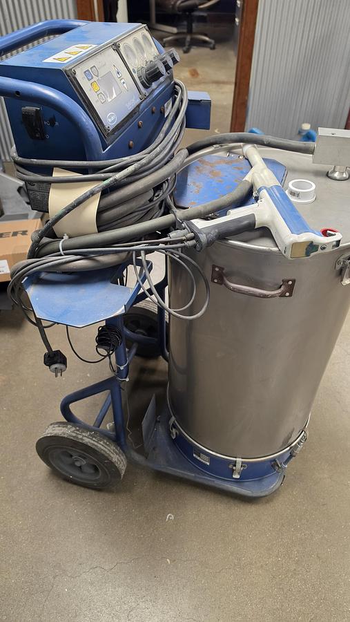 Used NORDSON SURECOAT POWDER SYSTEM ON CART W/ 80# HOPPER