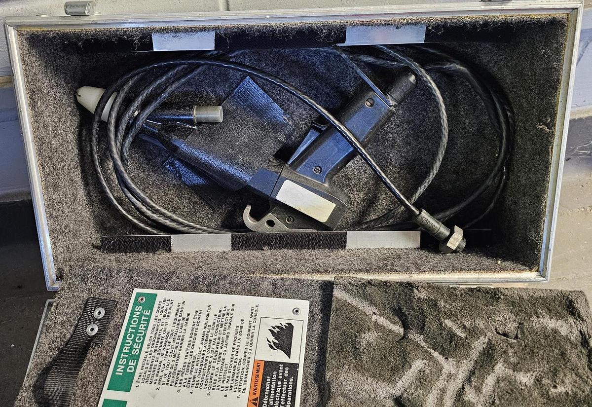 Used Nordson Versa Spray Powder Unit - Suitcase (Demonstration) 