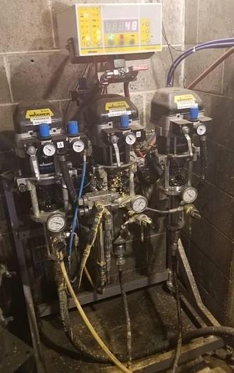 Used Wagner Twin Control Plural Component System