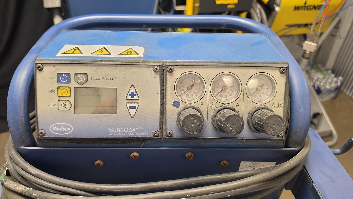 Used NORDSON SURECOAT POWDER SYSTEM ON CART W/ 80# HOPPER