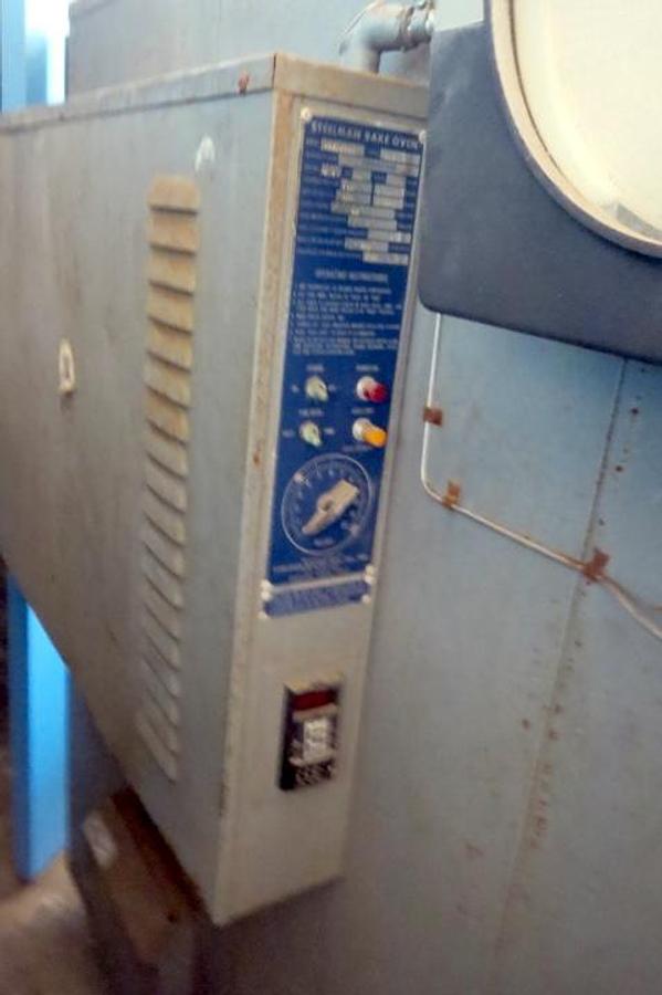 Used 4x4x4 Batch Oven - 650 degrees - Electric - Steelman