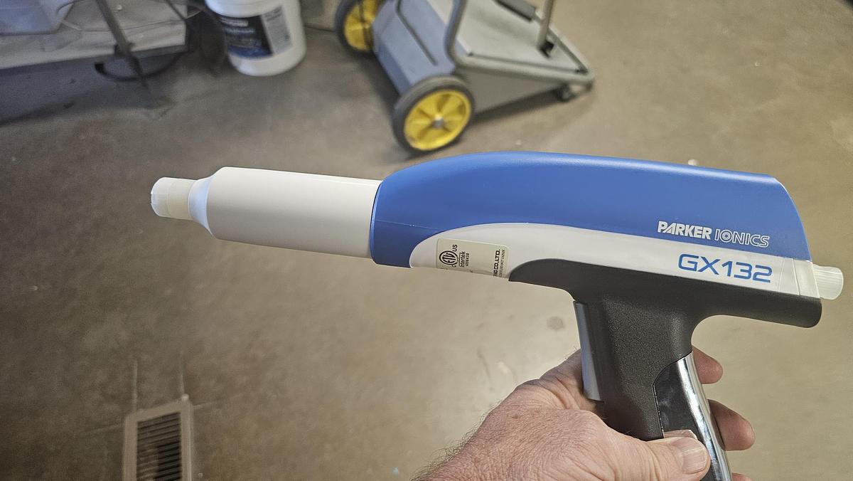 Parker Ionics manual powder unit w/ 60l hopper