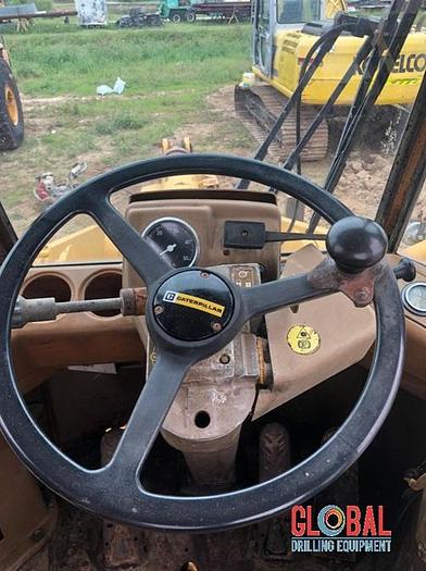 Used Item 0776 : CAT 926E Loader