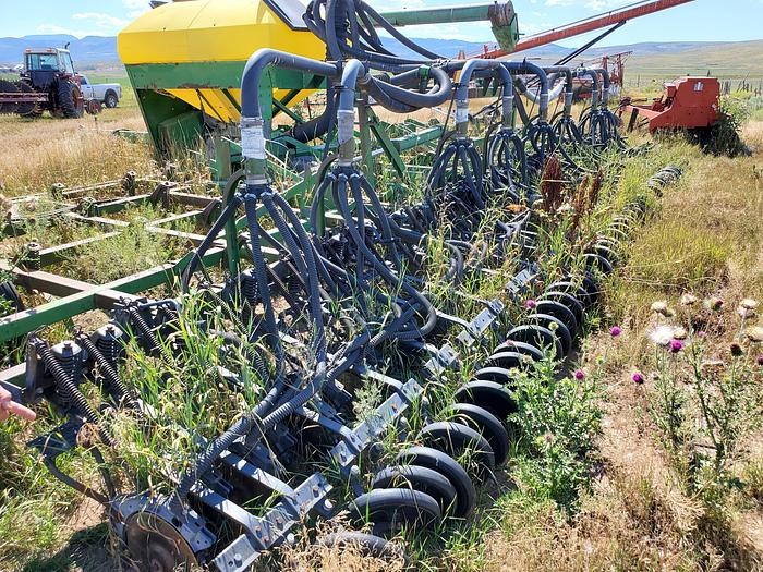 Used 32' John Deere 770 Air Drill