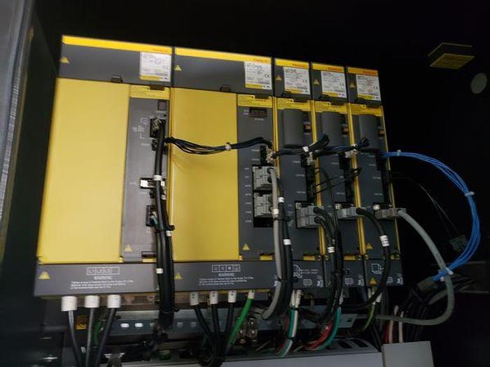 Used 2012 HYUNDAI WIA F500 4-Axis Vertical Maching Center ***Low Hours***