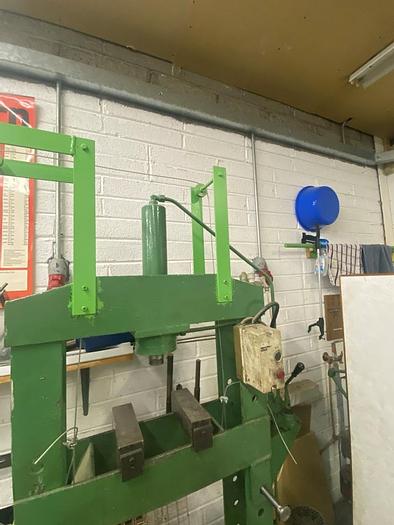 Used Holmac 15T Motorised Hydraulic Press