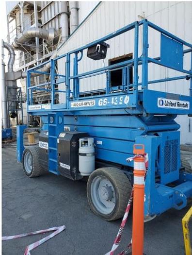 Used GENIE 43' 4WD SCISSOR LIFT GS-4390 RT
