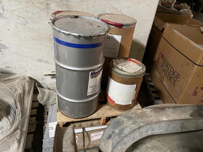 Used LOT OF CONCRETE MATERIALS AND EQUIPMENT