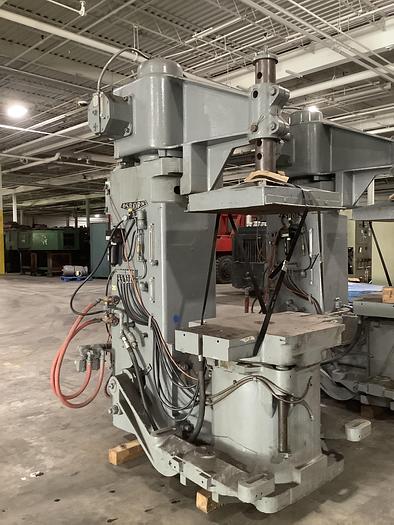 Used OSBORN 722RJW-A PINLIFT MOLDING MACHINE