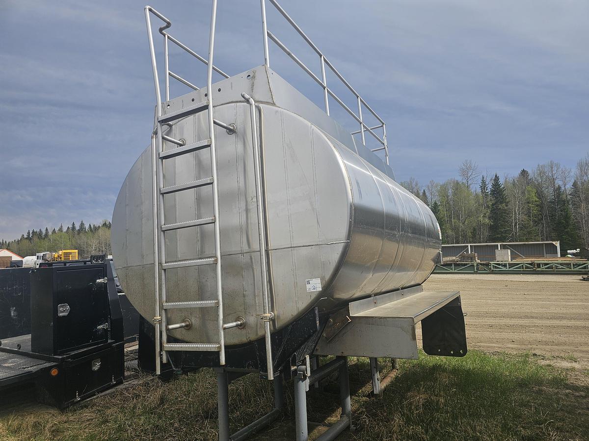 Used STANLESS STEEL WATER TANK 3 COMPARTMENT
