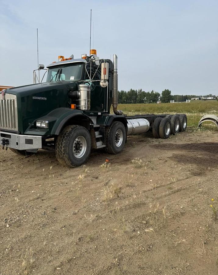 Used 2015  KENWORTH T800 TWIN STEER AUTO  10 X 6 CAB AND CHASSIS FOR SALE   LOW MILEAGE AND HOURS