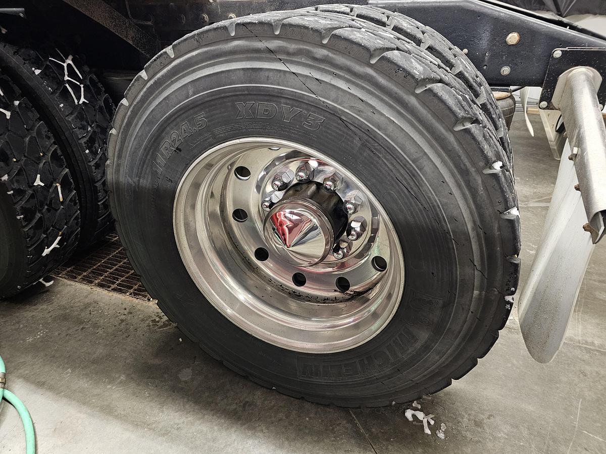 Used 1 owner 1986 PETE 359 6X4