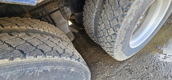 Used LOW HOUR MILEAGE KENWORTH VACUUM TRUCK